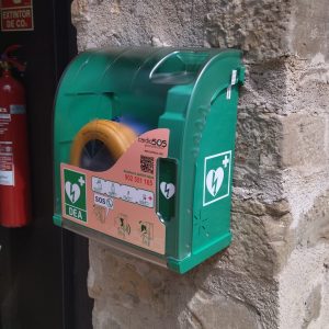 castell-montesquiu-estintor-desfibrilador