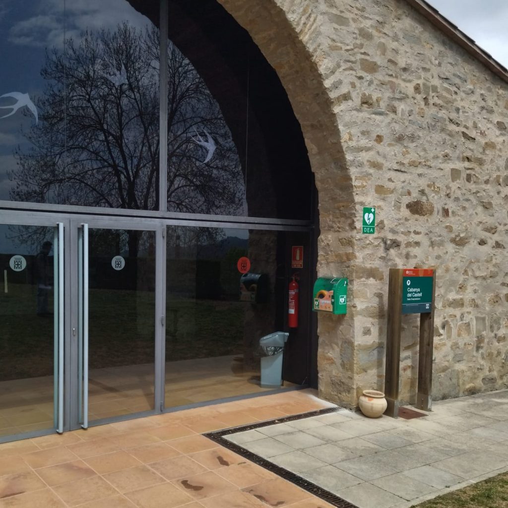 castell-montesquiu-instalacion-desfibrilador-cardiosos