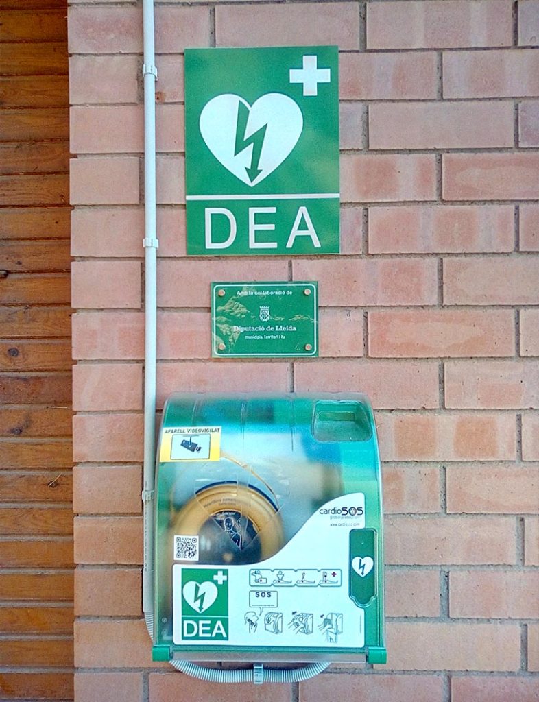 desfibrillador-connectat-corrent