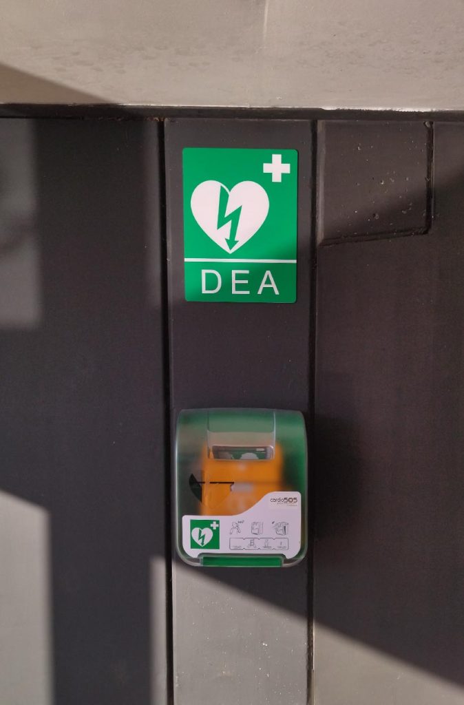 installacio-DEA-pared-vitrina-aivia