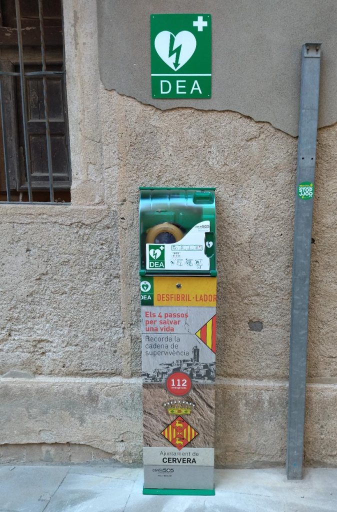 totem-mobiliario-urbano-desfibrillador