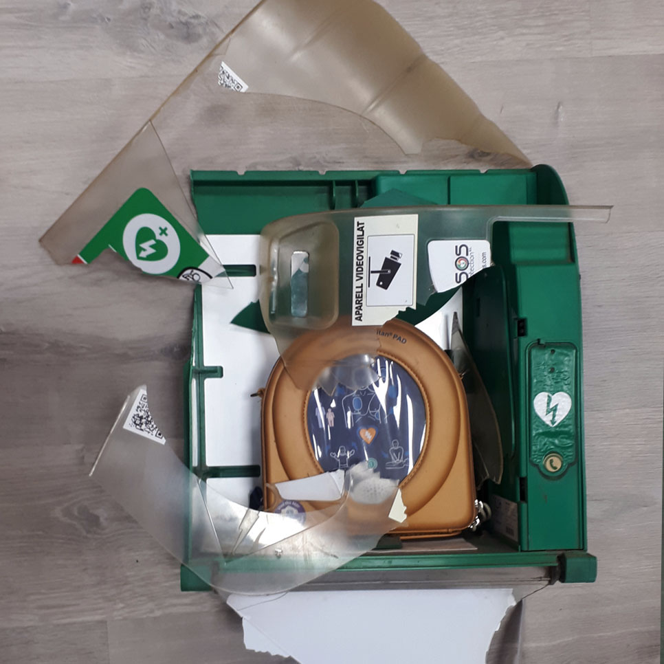 vitrina-destrozada-igualada-def